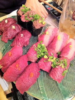 渋谷肉横丁の肉寿司で昔の同僚と飲む