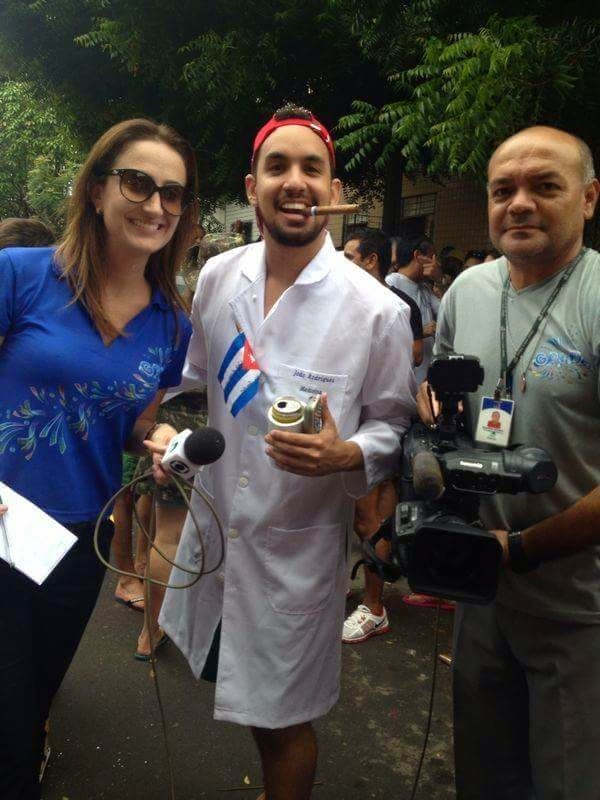 Tonny Ítalo homenageia Médicos Cubanos