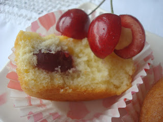 Muffins cu cirese si martipan