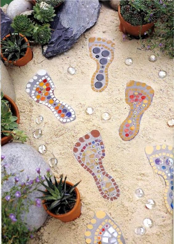 Gardenology Beautiful Mosaic ideas for the garden!