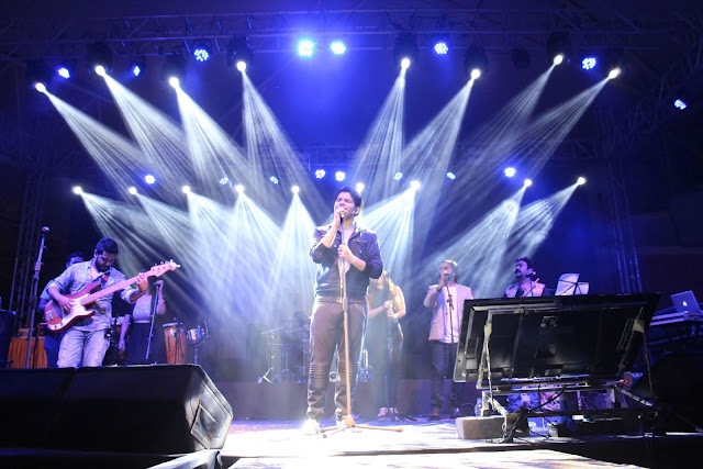 Ankit Tiwari performing at Dublin Square, Phoenix Marketcity, Kurla Ankit Tiwari performing at Dublin Square, Phoenix Marketcity, Kurla