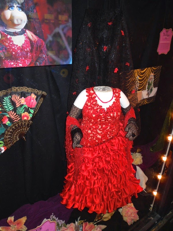 Miss Piggy Spanish Flamenco costume Muppets Most Wanted