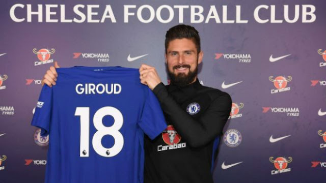 "Người dơi" Aubameyang đến Arsenal: Mặc áo huyền thoại, Chelsea có Giroud 4 "Người dơi" Aubameyang đến Arsenal: Mặc áo huyền thoại, Chelsea có Giroud 4
