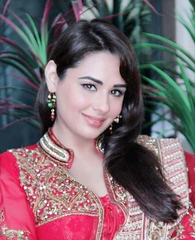 Mandy Takhar Wiki Biography,  Movies, Photos,  Age, Height, Affairs  and other Details