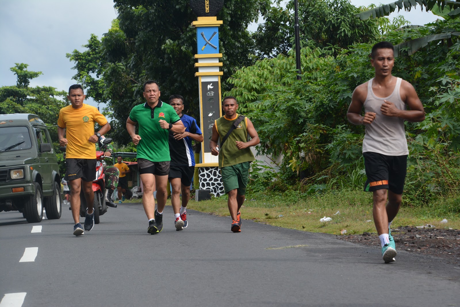 K run. K run. Staying fit and active. Накаченный янис адетокунбо. 5 mile walk.