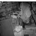 மொபைல் கடையில் புகுந்த "முகமூடி" திருடன். CCTV வீடியோ இணைப்பு.