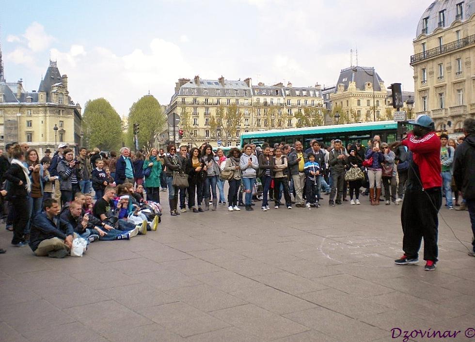 Dans un monde où règnerait l'harmonie: REGARDS SUR PARIS 