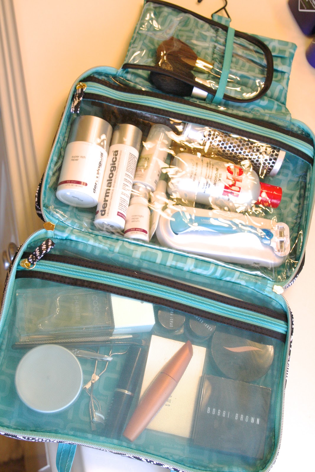 Organized Travel: Toiletry Bags - simply organized