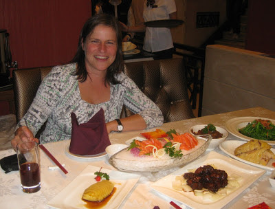 Barbara beim Abendessen in Shanghai