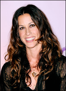 Picture of Singer Alanis Morissette who struggled with anorexia and bulimia