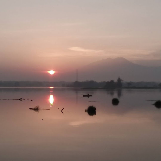 sunset di waduk mulur foto sunset di waduk mulur sukoharjo