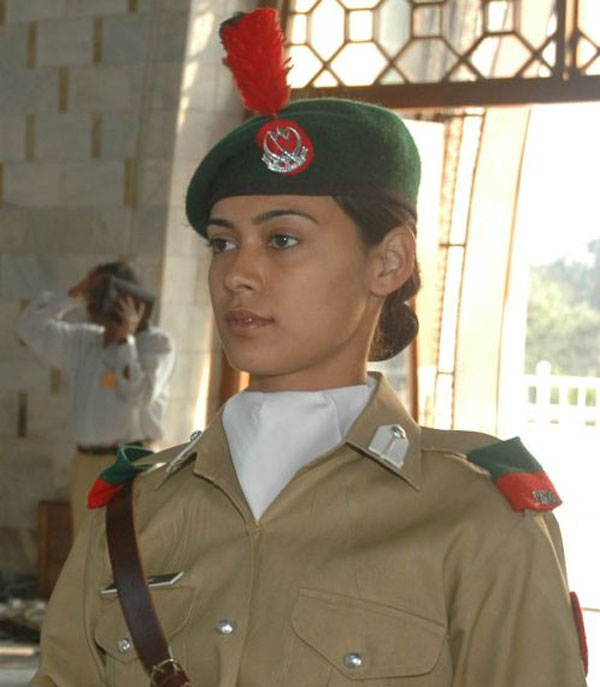 600px x 687px - Pakistani girls fantasy: Pakistani Muslim female army soldiers ki chudai