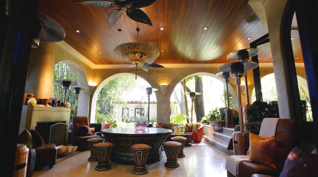 29 Interior Design Photos vs. Tour 715 N Alpine Dr, Beverly Hills, CA