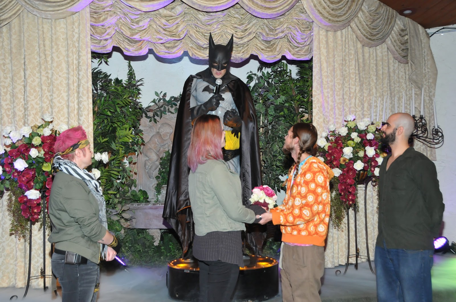 Nau Speak Vegas Batman Commitment Ceremony At Viva Las Vegas Batman Commitment Ceremony At Viva Las Wedding Chapel