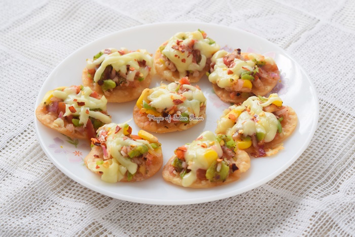 Papadi Pizza Bites - Easy Party Starter Recipe - पापड़ी पिज्जा बाइट - आसान पार्टी स्टार्टर रेसिपी - Priya R - Magic of Indian Rasoi