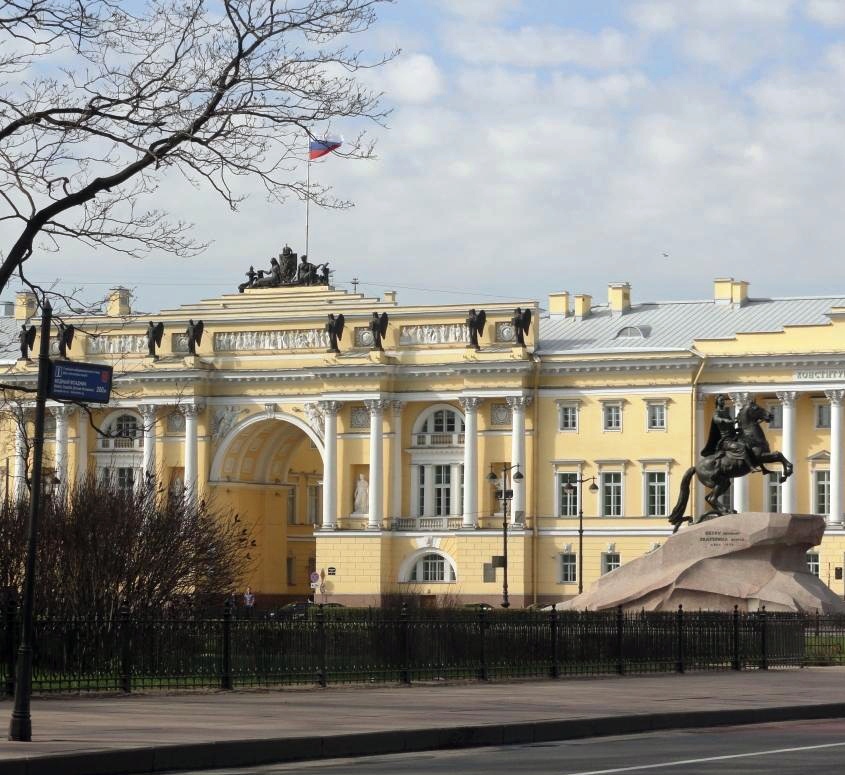 Здание сената и синода в санкт петербурге