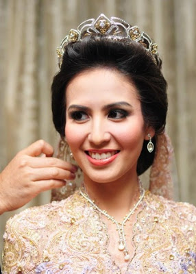 Raja Datuk Seri Azureen ibni Almarhum Sultan Azlan Shah - CariDotMy