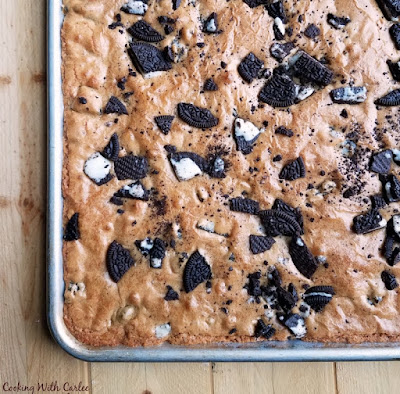 A nice big batch of brown sugary cookies and cream blondies is the perfect way to feed a crowd. Bring them to your next potluck, BBQ or party and watch them disappear. pan of freshly baked oreo topped blondies