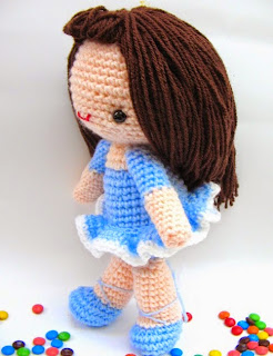 http://translate.google.es/translate?hl=es&sl=it&tl=es&u=http%3A%2F%2Fwww.jennyandteddy.com%2F2014%2F09%2Fbella-girl-free-amigurumi-pattern%2F