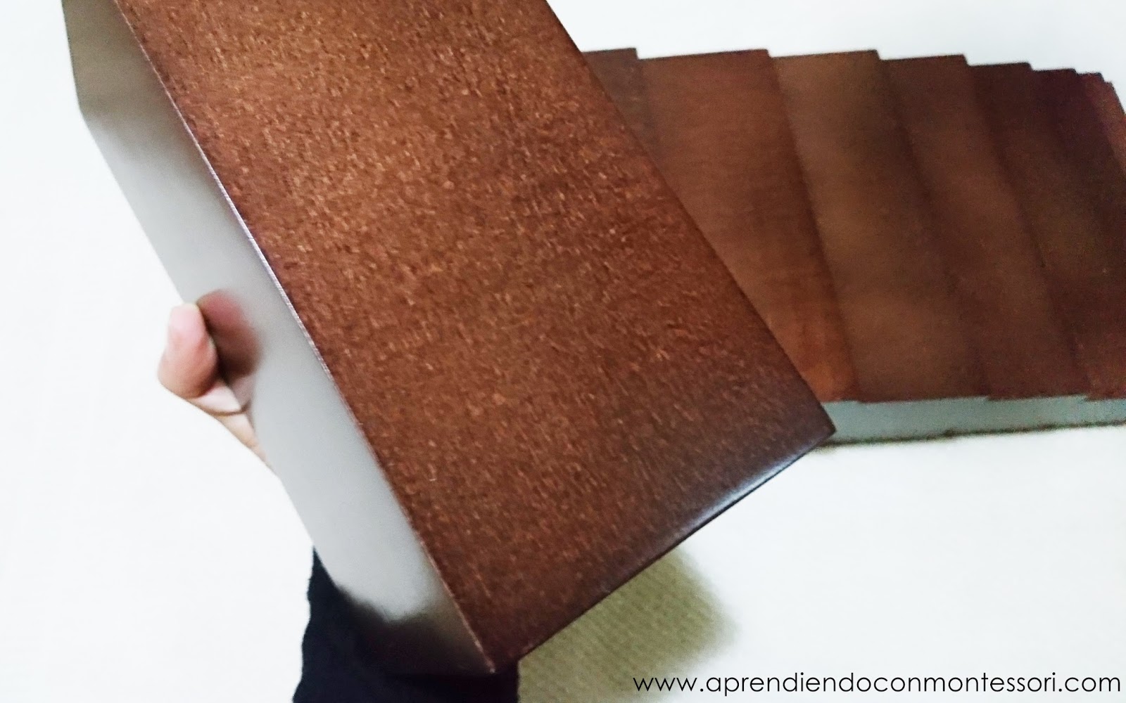 LA ESCALERA MARRÓN MONTESSORI cómo y para qué se utiliza Aprendiendo