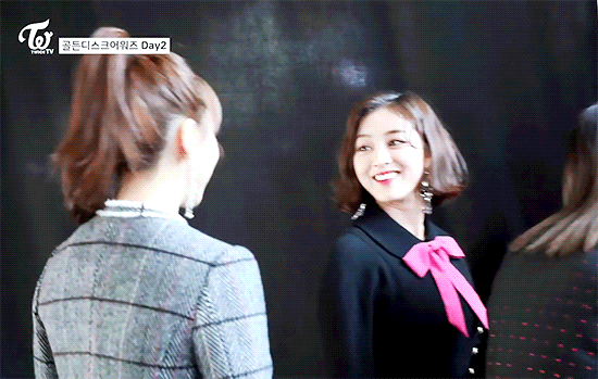 치명적인 쯔위 미모 & 셀카 찍는 지효