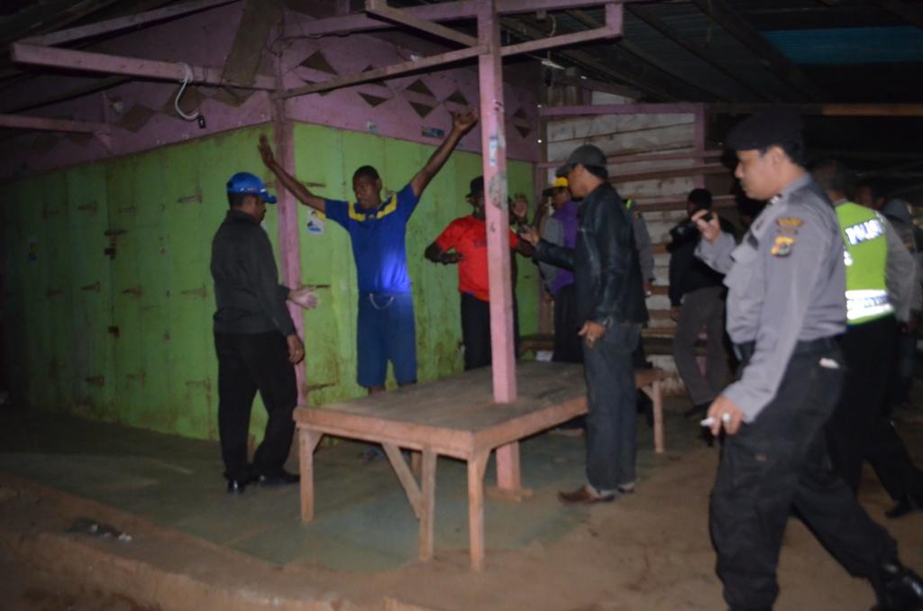 HUMAS POLRES MERAUKE: Dokumentasi kegiatan Patroli malam dan Pemusnahan