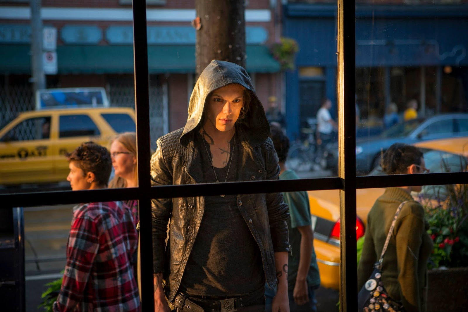 Java Jones Shadowhunters 5 nouvelles images HD du film partagées par Page to Premiere... ~ La ...