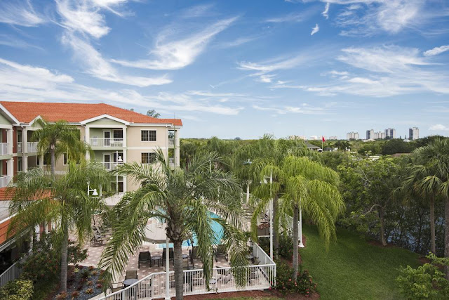 Welcome to DoubleTree Suites by Hilton Hotel Naples. This warm and welcoming all-suite Naples, Florida hotel is perfectly located in the beautiful paradise of Southwest Florida. Naples offers an idyllic retreat for those seeking sun, sea and relaxation.