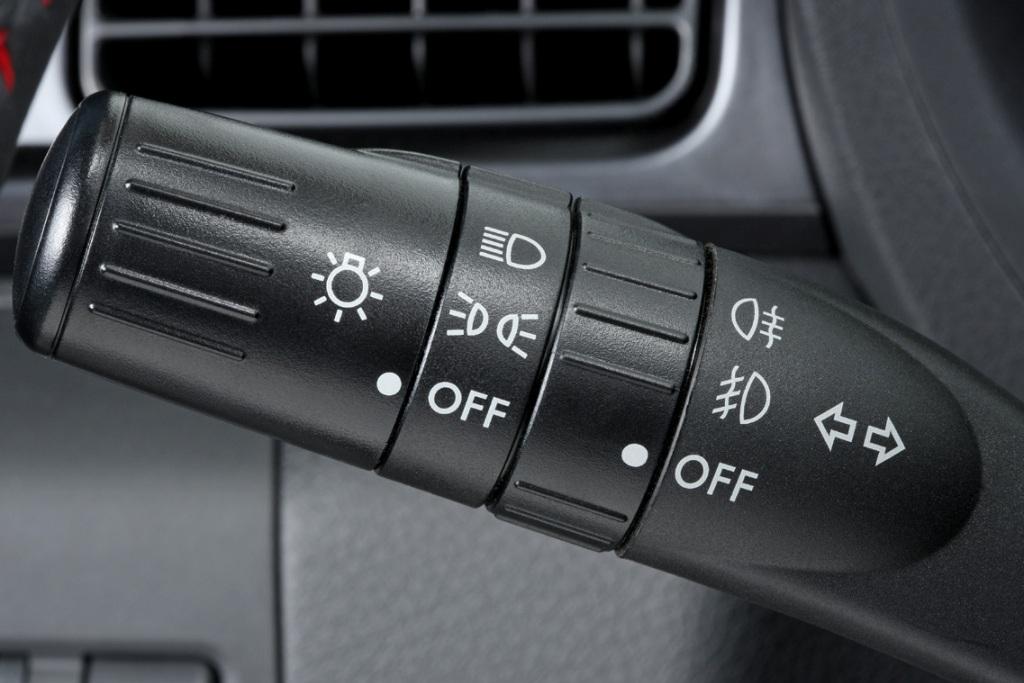 ¿Problemas con los faros de tu auto? Aquí te decimos cómo ... ¿Problemas con los faros de tu auto? Aquí te decimos cómo ...