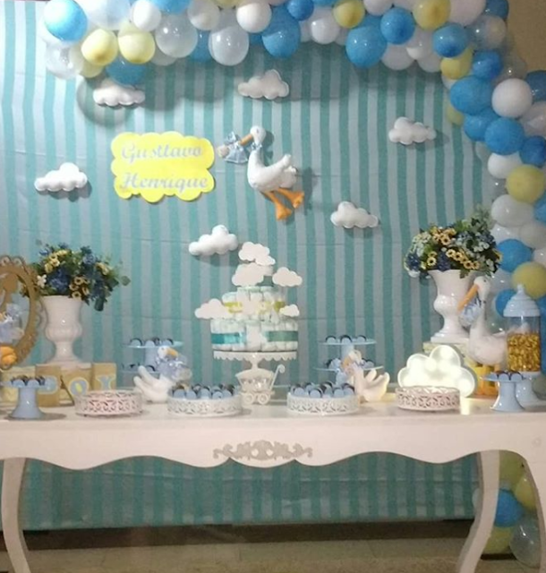 Decoración de Baby Shower de niño con el tema cigueña