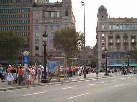 Weekend, Barcelona: Turistic Bus Stop in Plaza Catalunya