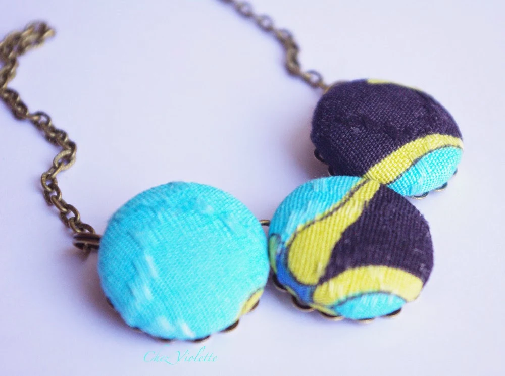collier en tissu vintage turquoise jaune noir - Vintage fabric necklace turquoise yellow black abstract