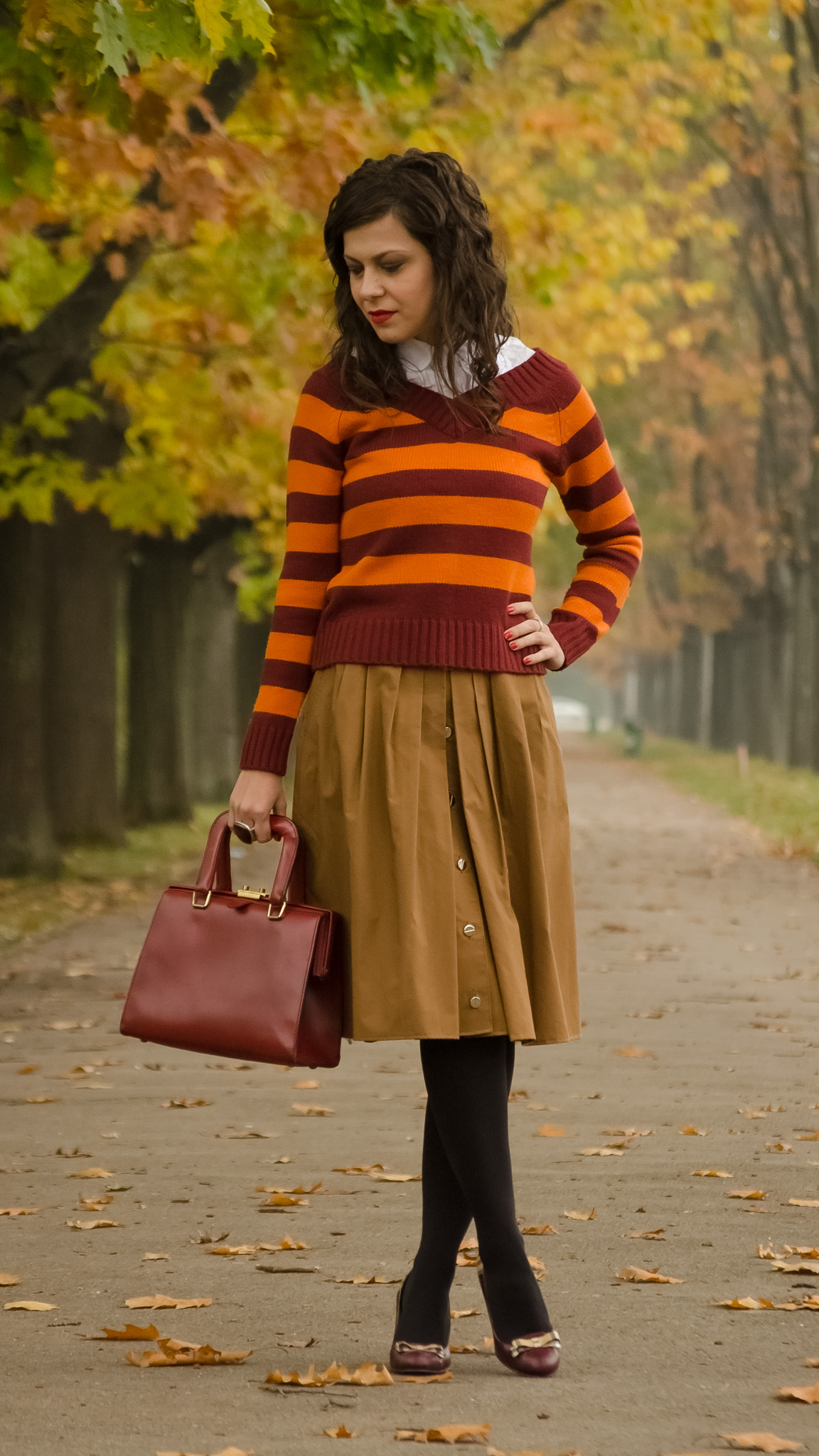 harry potter fall outfit brown skirt burgundy orange sweater shoes heels bag autumn scenery fallen leaves