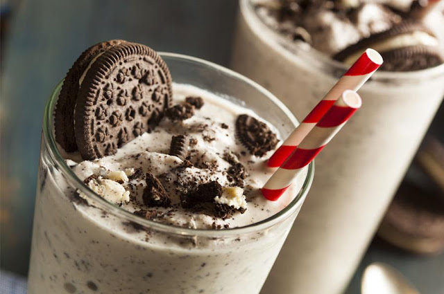 Batido proteico de OREO vaso de batido de galletas oreo con proteinas
