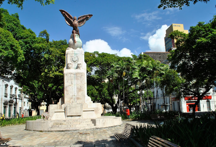 Monumento a Gago Coutinho e Sacadura Cabral - Praça 17