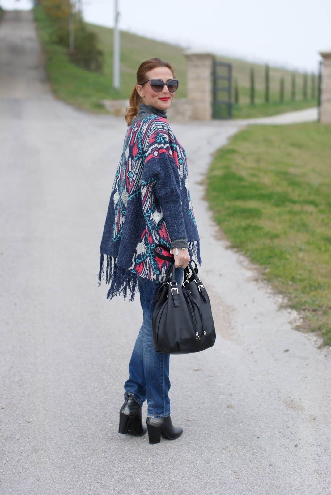 Fringed aztec poncho for a western inspired outfit on Fashion and Cookies fashion blog, fashion blogger style