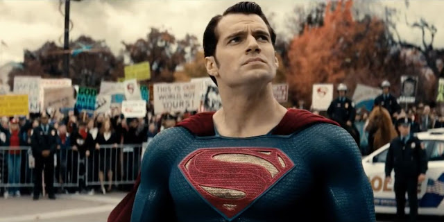 Foto Batman v Superman: Dawn of Justice, Fakta dan videonya