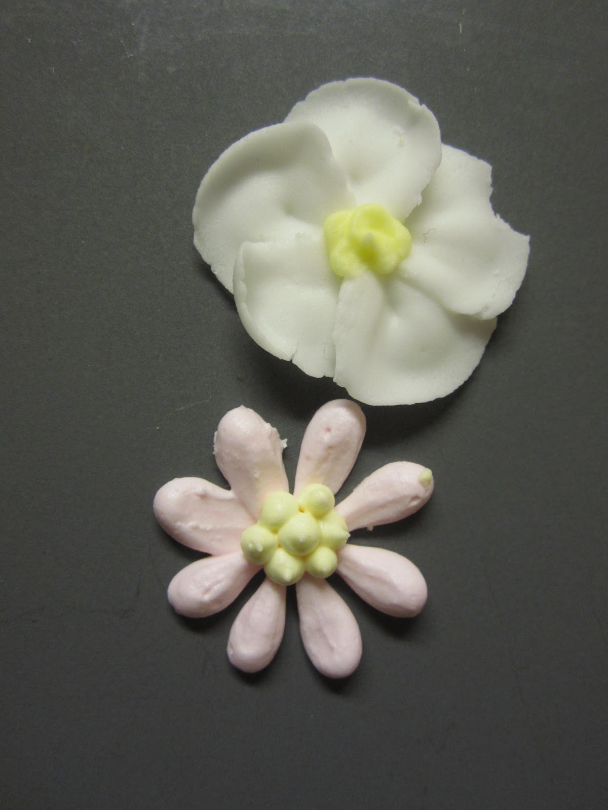 Created by Kelli Tutorial Royal Icing Flowers