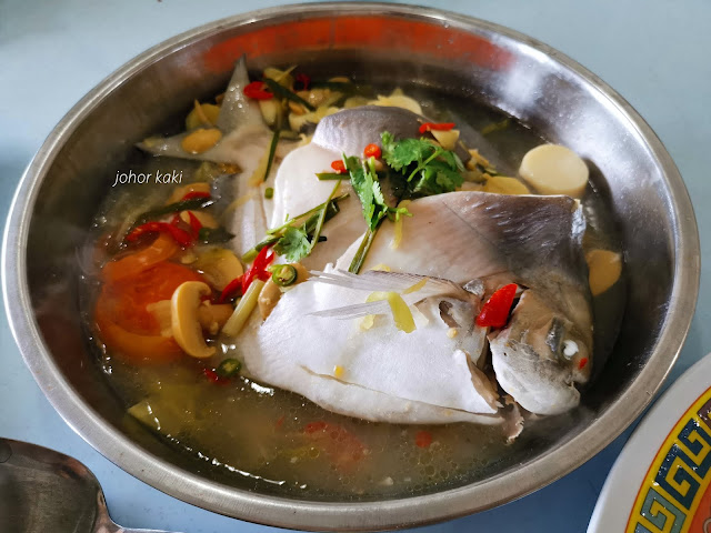 You Buy Andy Cook for You Seafood Zhi Char @ Ong Siew Lian Coffee Shop in Pontian 好来海鲜 You Buy Andy Cook for You Seafood Zhi Char @ Ong Siew Lian Coffee Shop in Pontian 好来海鲜