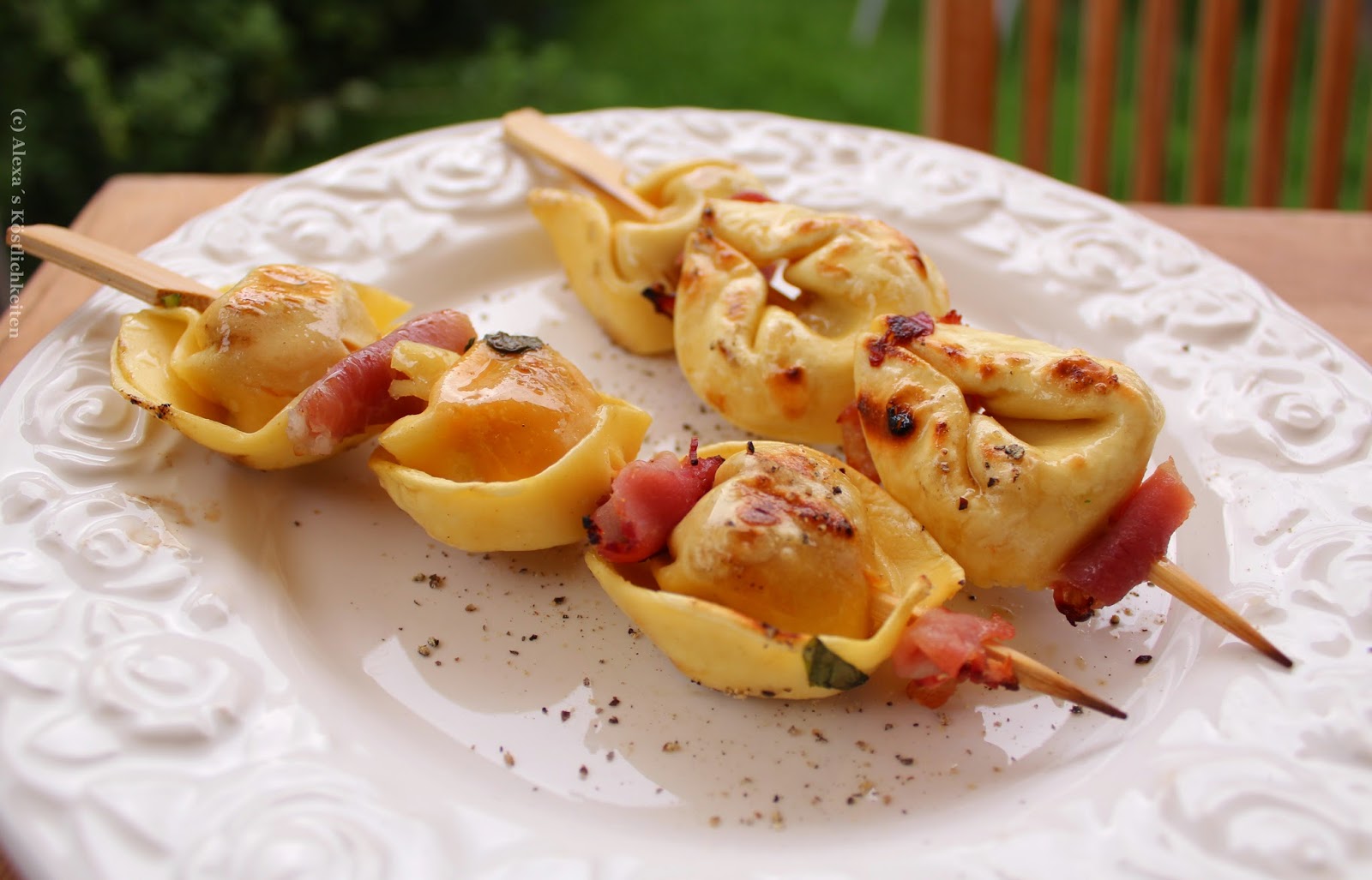Alexa´s Köstlichkeiten: Gegrillte Tortellini-Spieße mit Parmesansauce