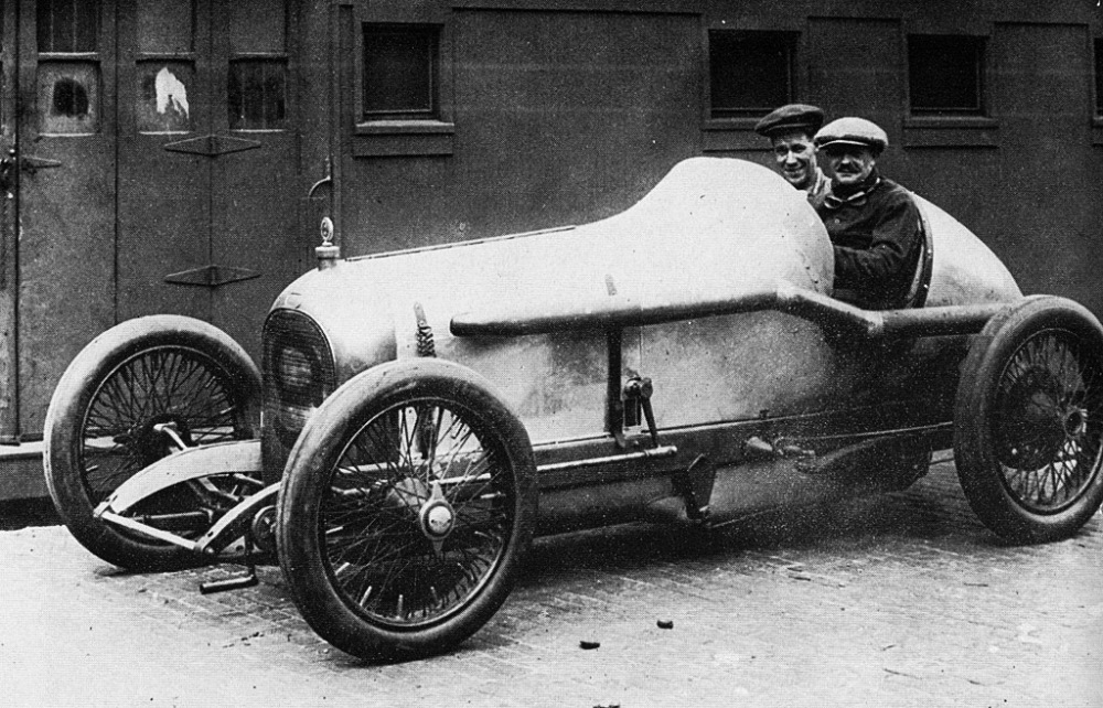 Автомобиль 1900