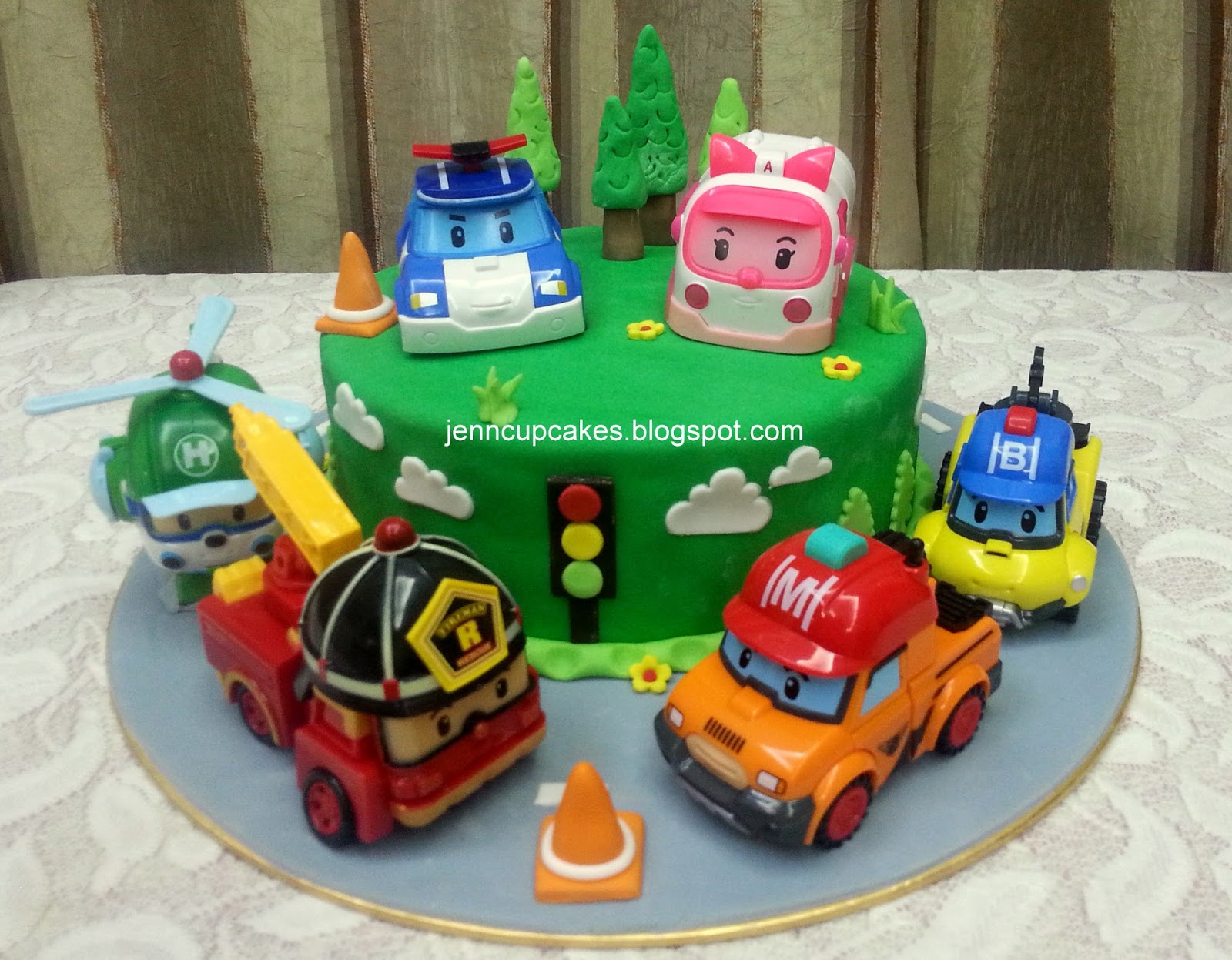 Jenn Cupcakes & Muffins Robocar Poli Cake