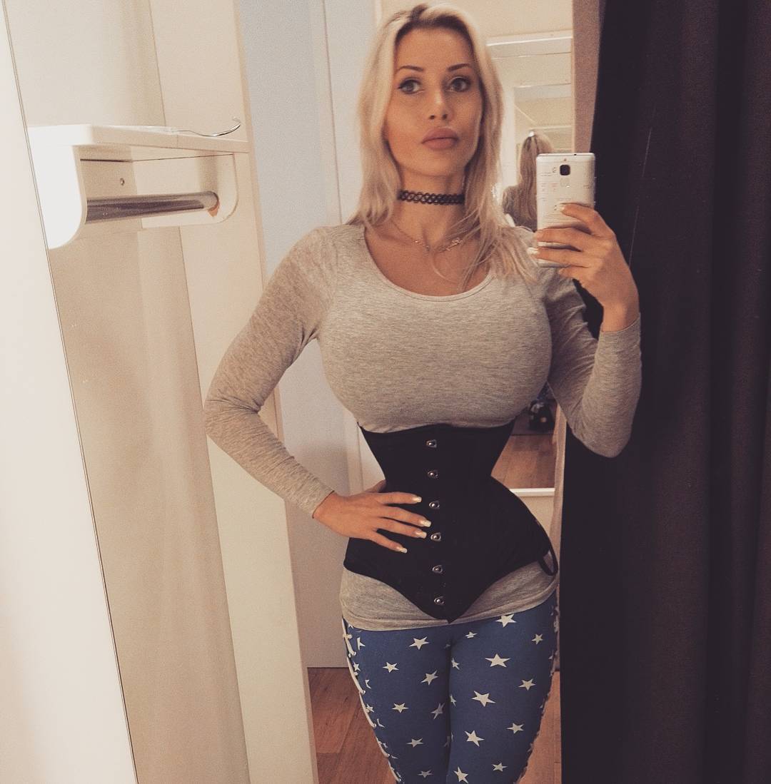 Wild Entertainment blog: Photos: Meet the Model who removed 6 ribs ...