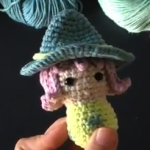 https://agumirumis.com/2017/06/20/nuevo-video-tutorial-esta-vez-de-un-pendrive-que-he-rebozado-de-amigurumi/