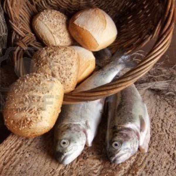 Diácono Luis Brea Torrens Cinco panes y dos peces Diácono Luis Brea Torrens Cinco panes y dos peces
