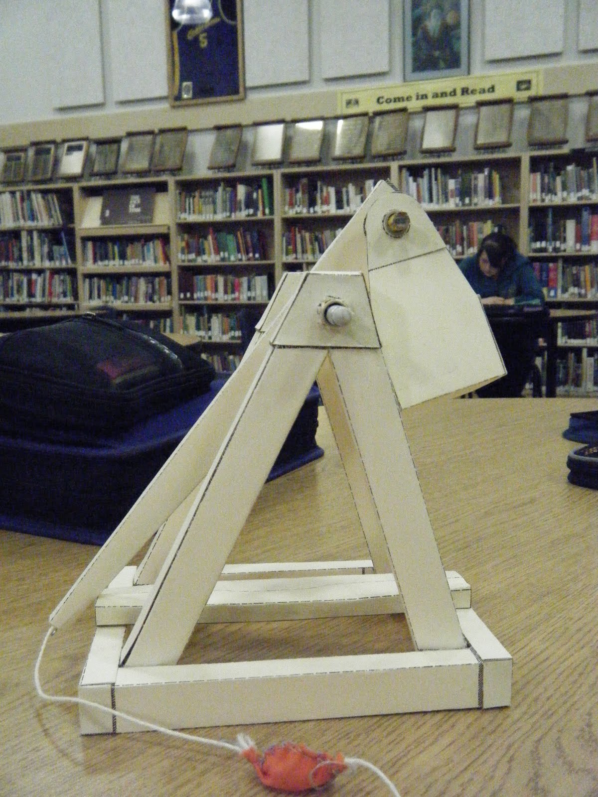 Traction trebuchet image