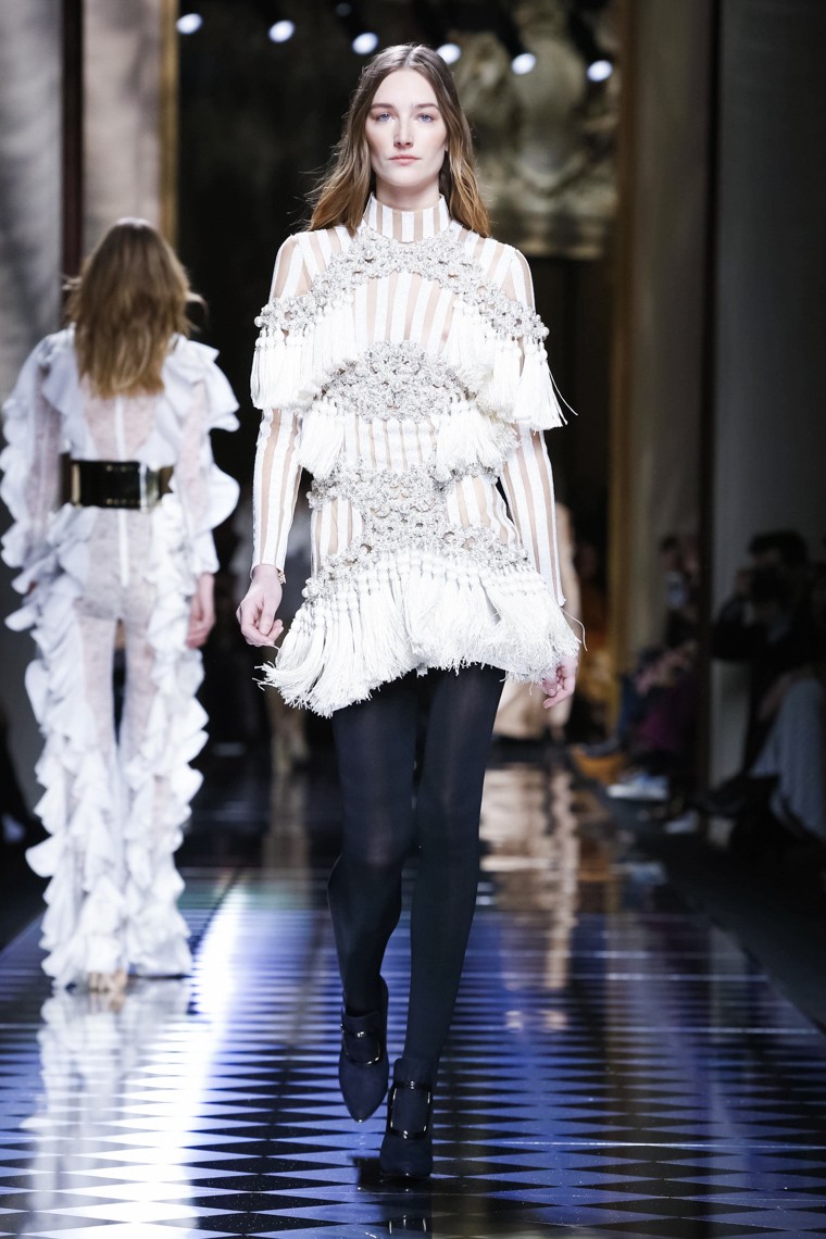 Balmain Fall/Winter 2016-2017 RTW PFW BALMAIN-Fall-Winter-2016-2017-collection-Paris-Fashion-Week, BALMAIN-Fall-Winter-2016-2017, kendall-jenner-balmain, BALMAIN-Fall-Winter-2016, BALMAIN-Fall-Winter-2017BALMAIN-Fall-Winter, BALMAIN-Fall-2016, BALMAIN-Fall, BALMAIN-Fall-2017, BALMAIN-Fall-2016-2017, gigi-hadid-balmain, dudessinauxpodiums, du-dessin-aux-podiums