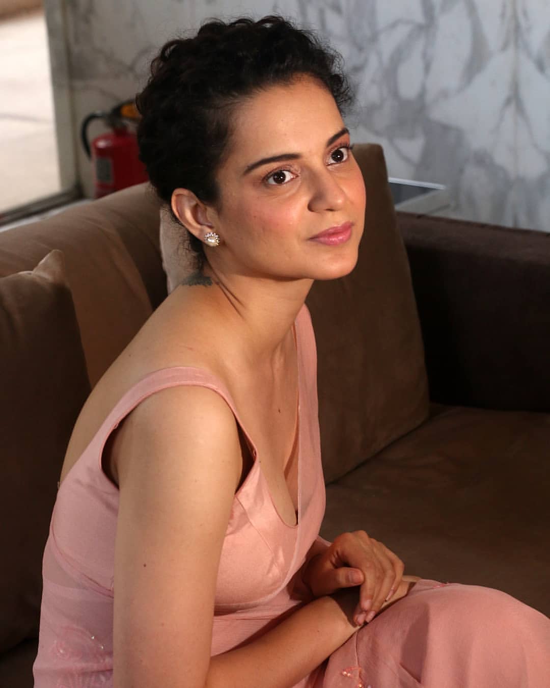 Indian Glamour World: Kangana Ranaut Very Hot In Transparent Saree