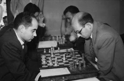 Josep Sagarra (Mequinença) - Ramon Gensana (Lleida) Partida de ajedrez Josep Sagarra (Mequinença) - Ramon Gensana (Lleida) en 1954