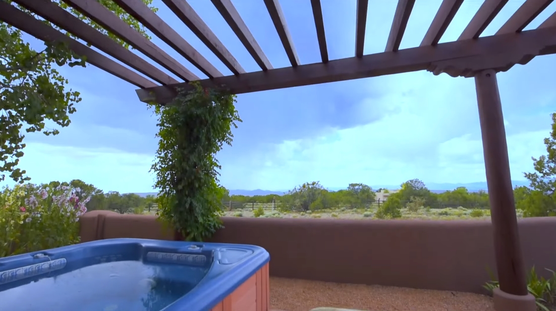 Tour 2 Indian Pony, Santa Fe Luxury Home vs. 29 Interior Design Photos